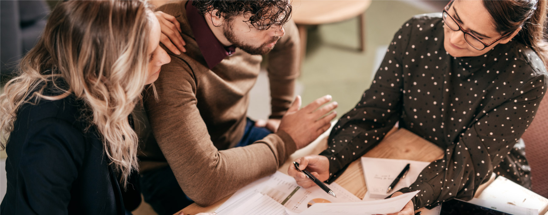 homebuyers filling out title insurance