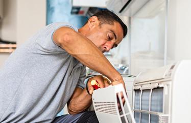 hvac technichian doing an inspection